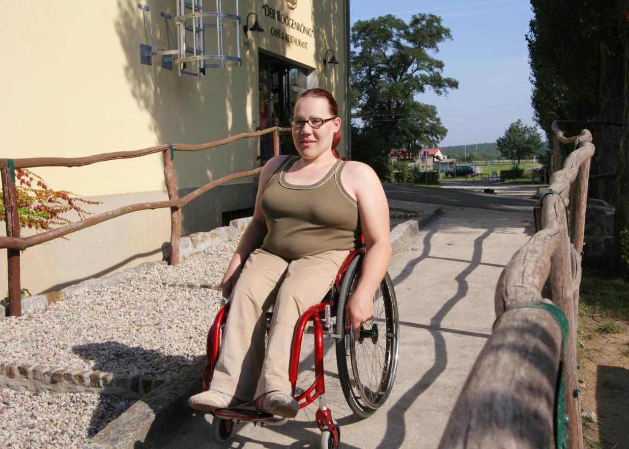 Familien- Und Freizeithotel Gutshaus Petkus Extérieur photo