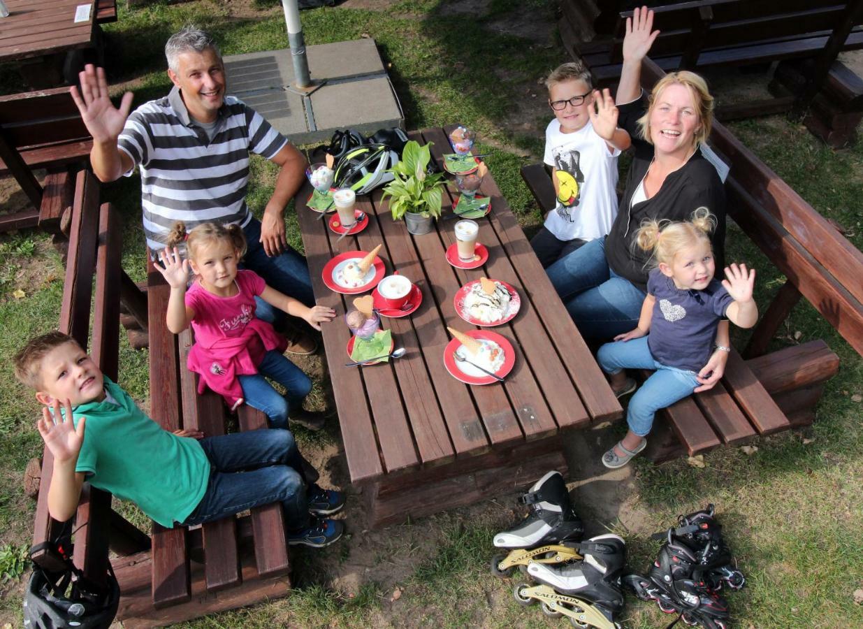 Familien- Und Freizeithotel Gutshaus Petkus Extérieur photo
